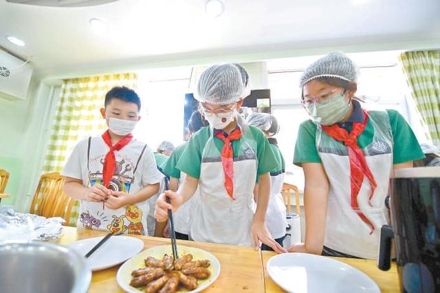 新学期劳动教育走进中小学课堂